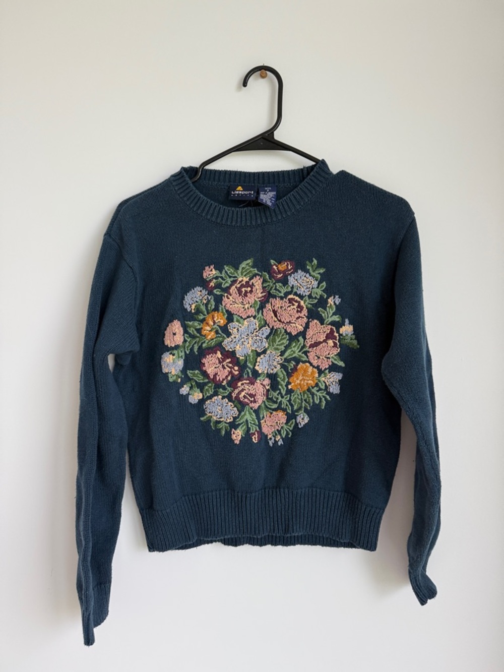 Liz Claiborne sport vintage embroidered sweater